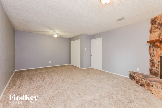 Building Photo - 2026 Aspen Ln