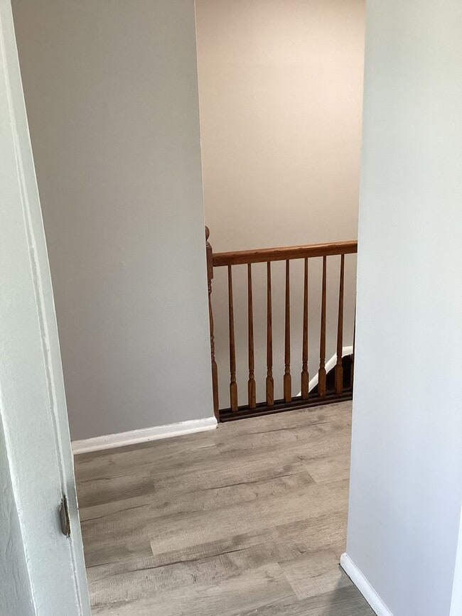 Building Photo - 3 Bedroom Ready for move in!