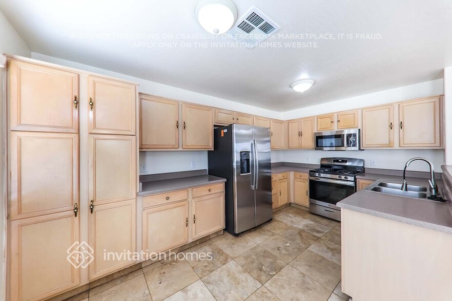 Building Photo - 7111 N 77th Dr