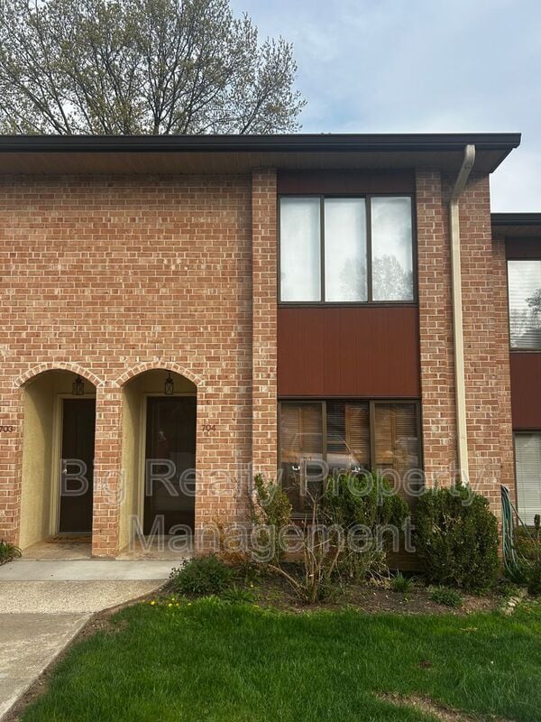 Building Photo - 704 Stonybrook Dr