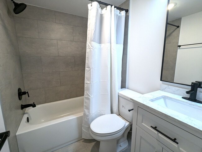 Building Photo - Welcome to San Marco Sq Apartments - NOW OFFERING this 12mo Lease on a 1 bedroom apartment in a v...