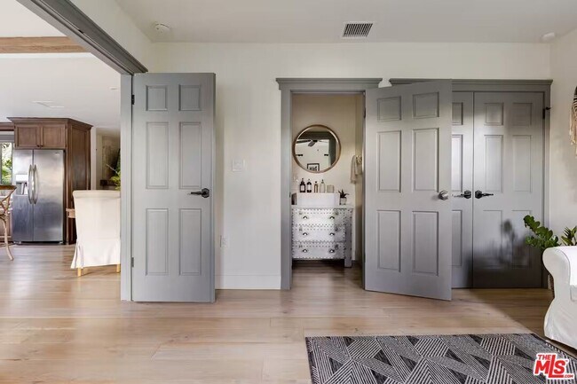 Building Photo - 12208 Laurel Terrace Dr