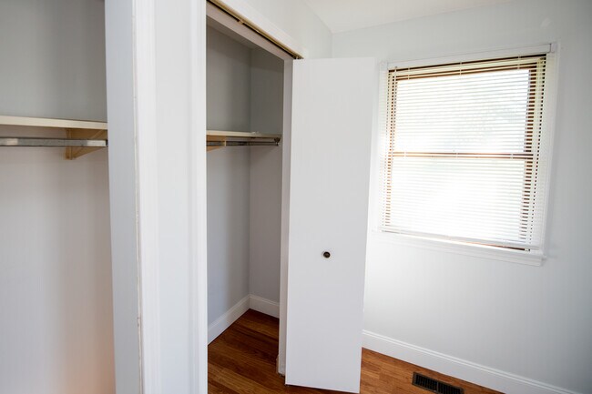 Building Photo - 152 Pierre Pl