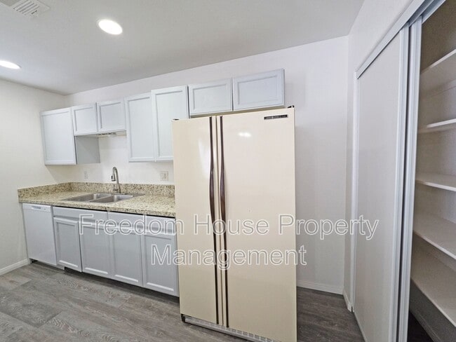 Building Photo - 670 Bourbon St