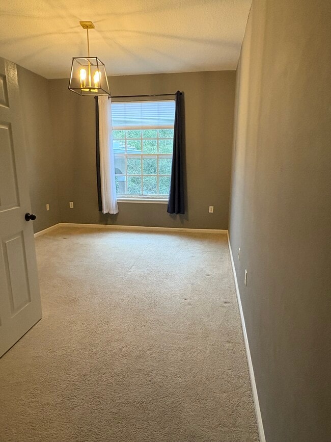 Building Photo - 10550 Baymeadows Rd