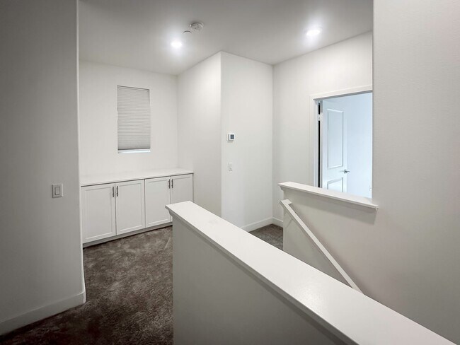 Building Photo - Beautiful Newer Construction,Townhome, 3 Bedroom / 2 Bathroom Home FOR RENT