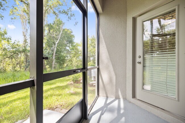 Building Photo - "Spacious 4-Bedroom Lutz Home gated commun...
