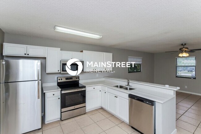 Building Photo - 3 Bedroom Pet-Friendly Home in VERO BEACH, FL with Main Street Renewal
