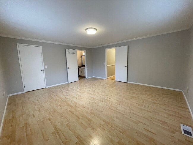 Building Photo - 4Bd/2Ba Shoreline House