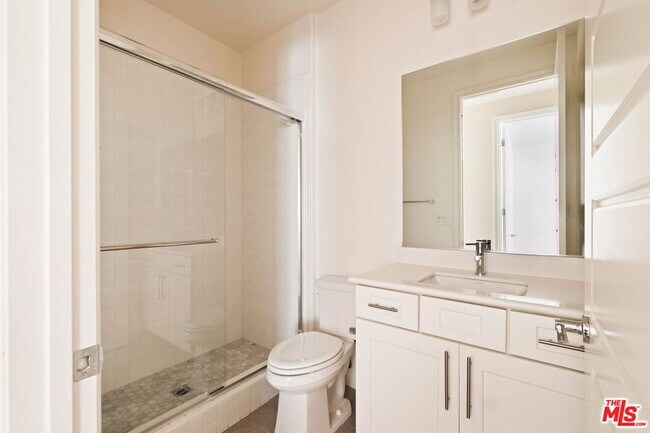 Building Photo - 5929 Spelthorne Ln