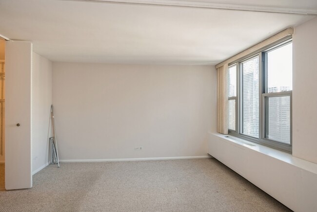 Building Photo - 400 E Randolph St