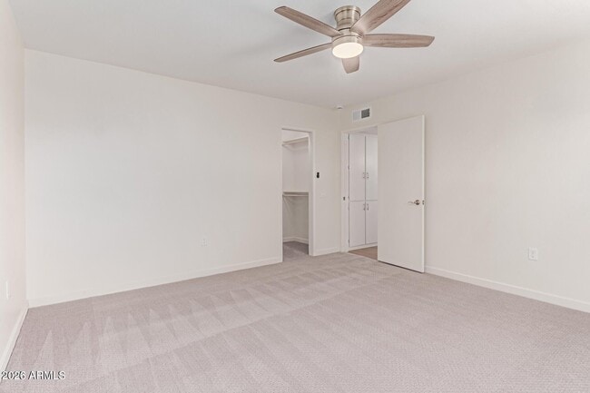 Building Photo - 16853 N Meadow Park Dr