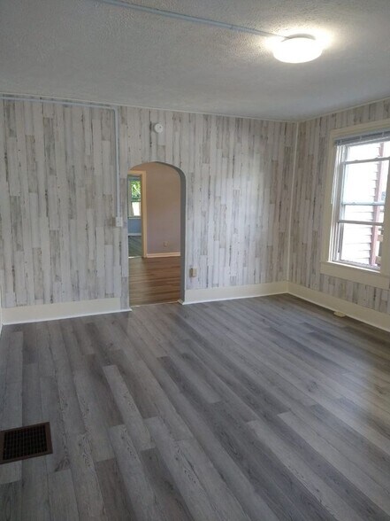 Building Photo - 226 Curry Ct