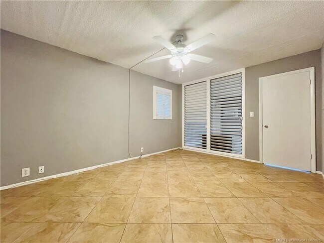 Building Photo - 11000 S Ocean Dr