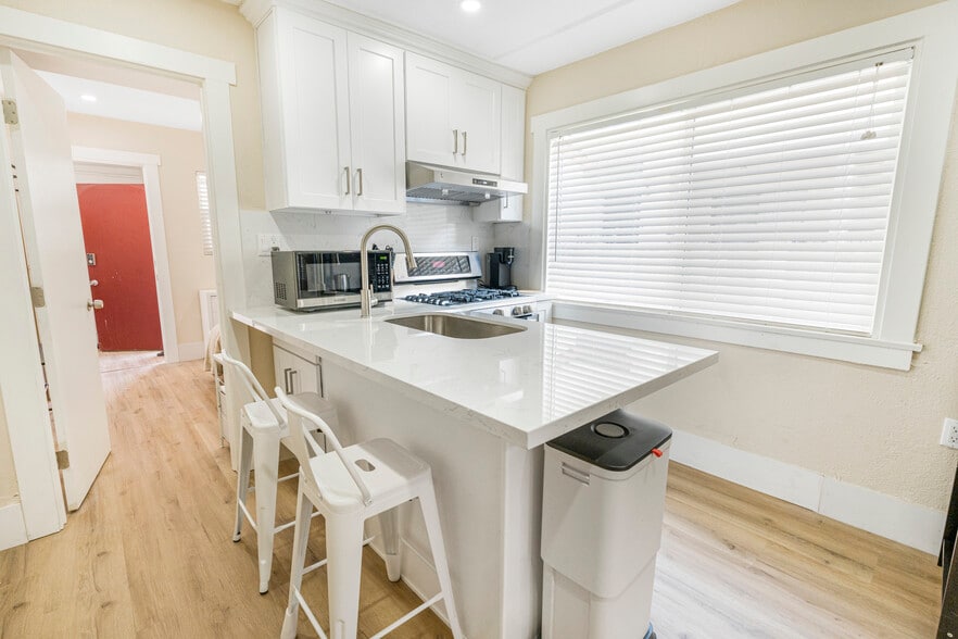 Building Photo - 312 La France Ave