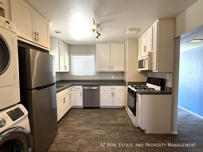 Building Photo - 1725 S Farmer Ave