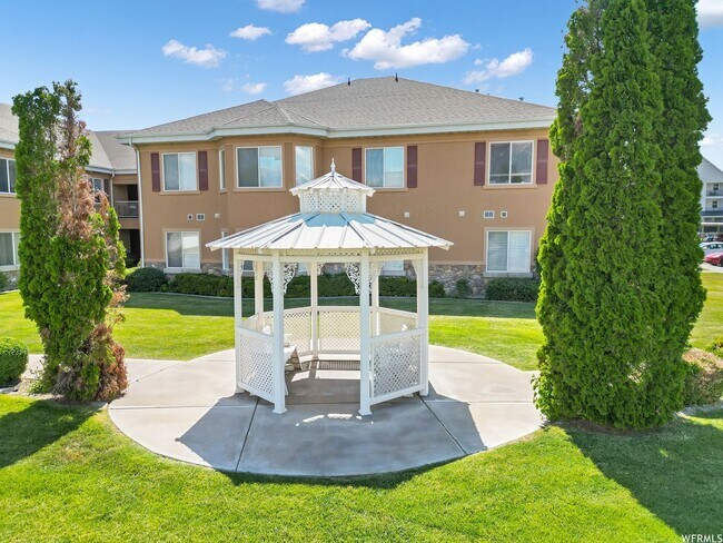 Building Photo - Charming 55+ Condo with Indoor Pool & Mountain Views in American Fork