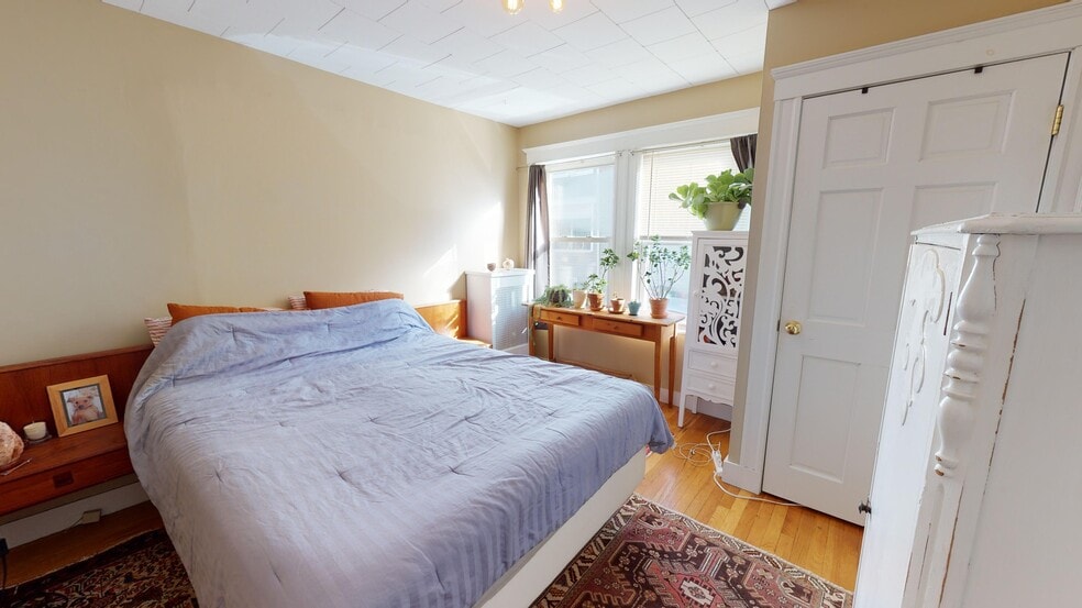 Building Photo - 52 Linwood St