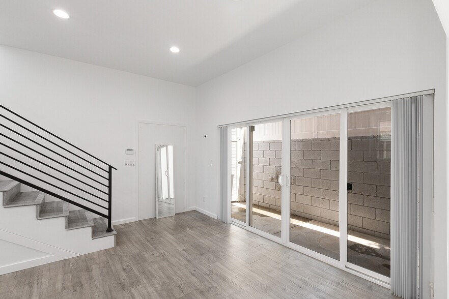 Building Photo - 8016 Crosnoe Ave