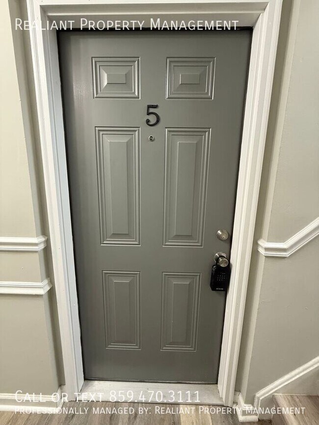 Primary Photo - 209 Lakeshore-5