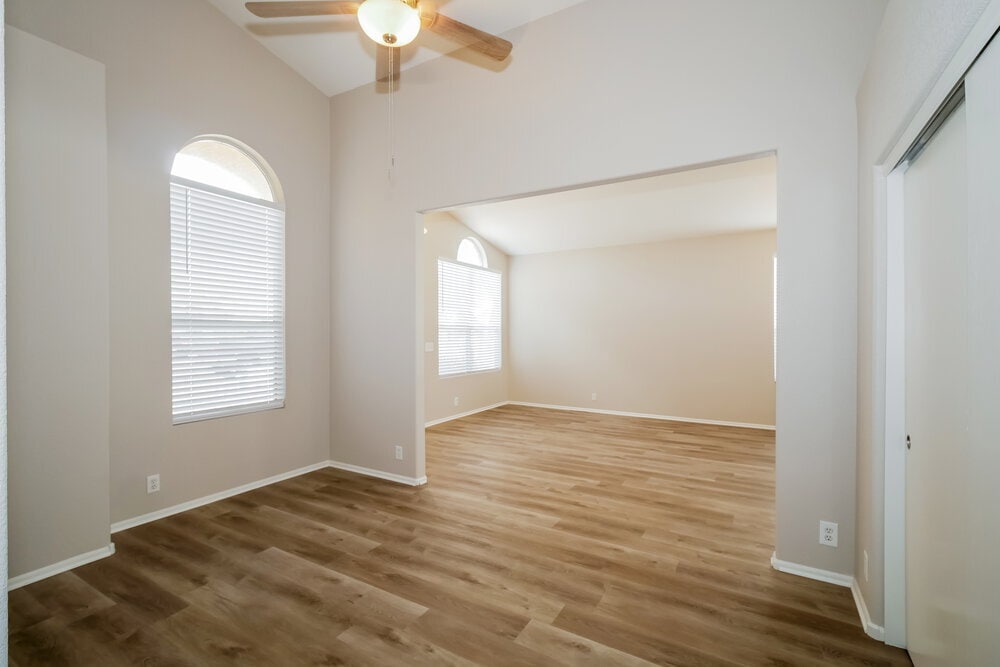 Building Photo - 1069 W Glenmere Dr
