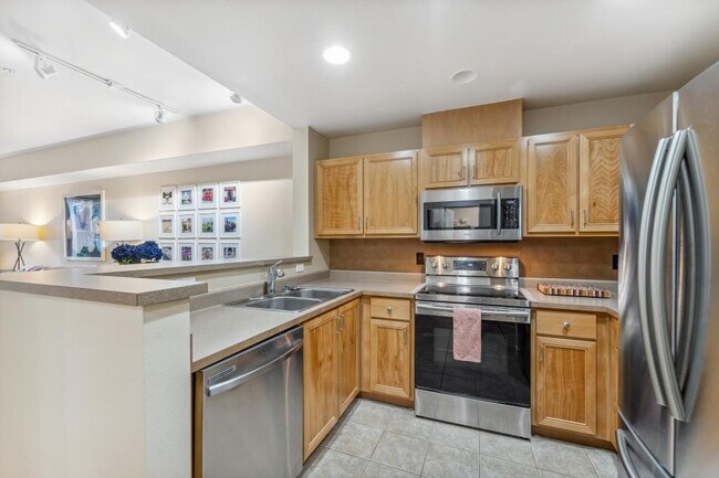 Building Photo - Frazer Court Condominiums - 1 bedroom