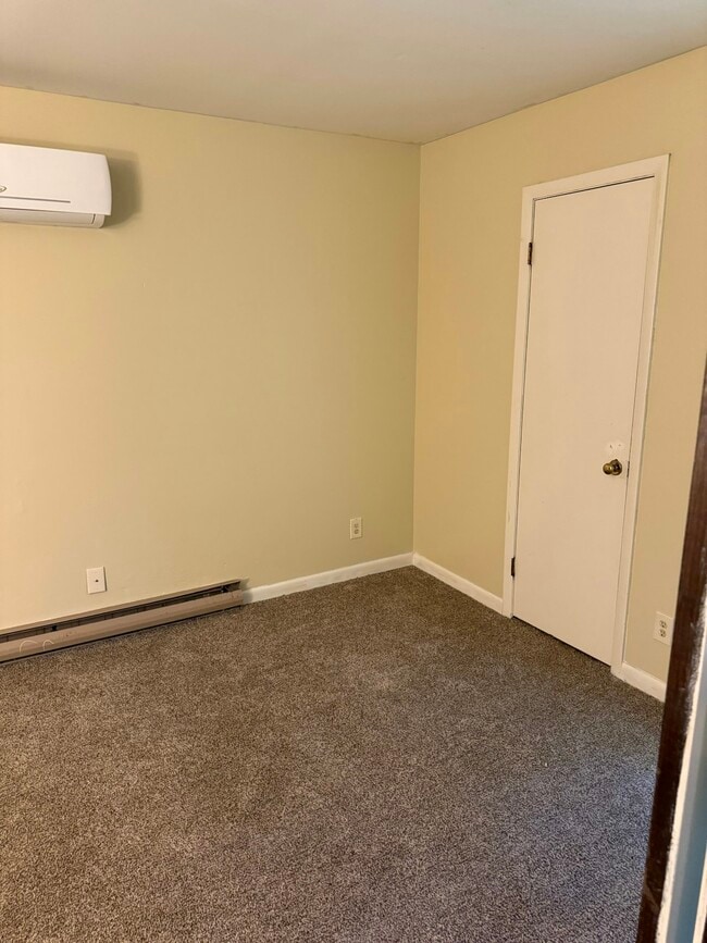 Building Photo - 800 Fahey Cir