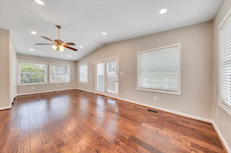 Building Photo - 1905 Summerfield Dr