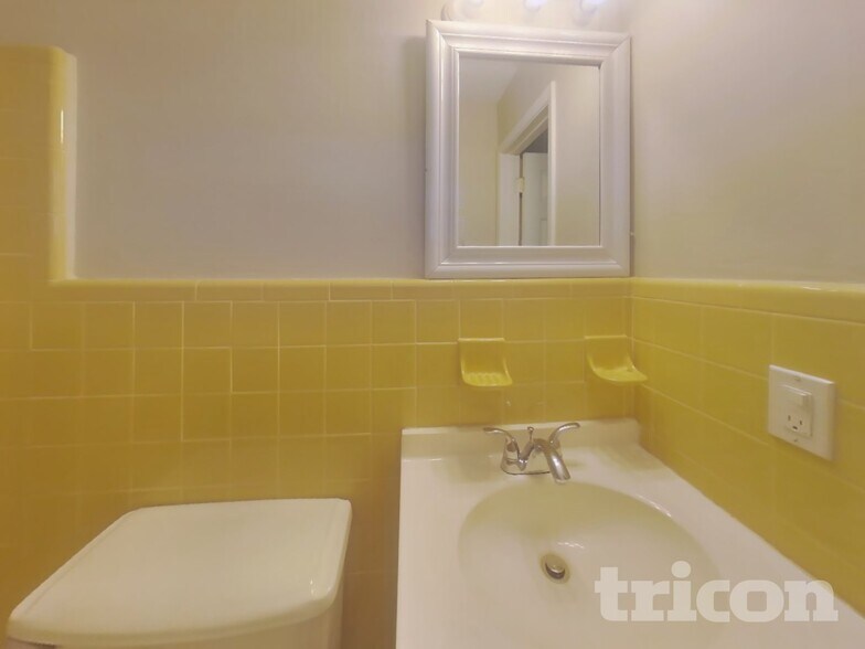 Building Photo - 268 Plumosa Dr