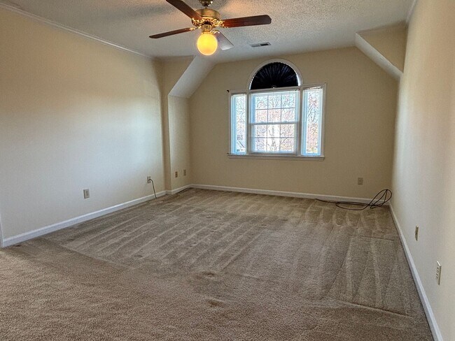 Building Photo - 3 Bedroom Home With Large Bonus Room Convenient to US 421