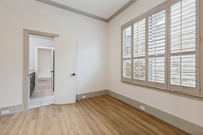 Building Photo - 6030 Steamboat Dr