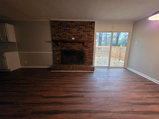 Building Photo - 109 S Longfield Ave