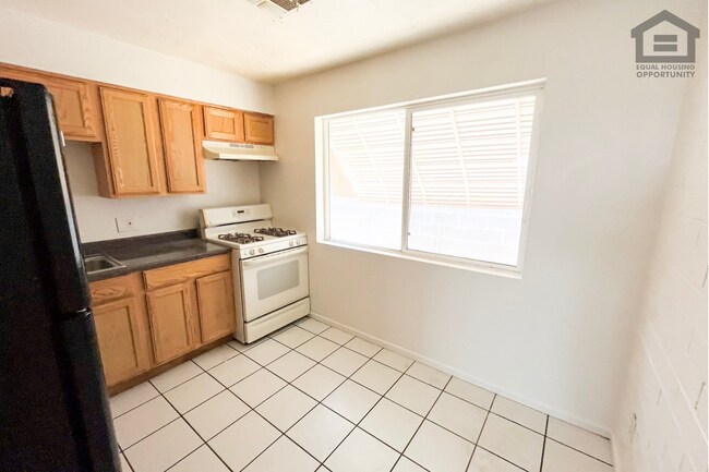 Building Photo - 1640 E Brill St