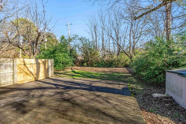 Building Photo - 672 Watson St