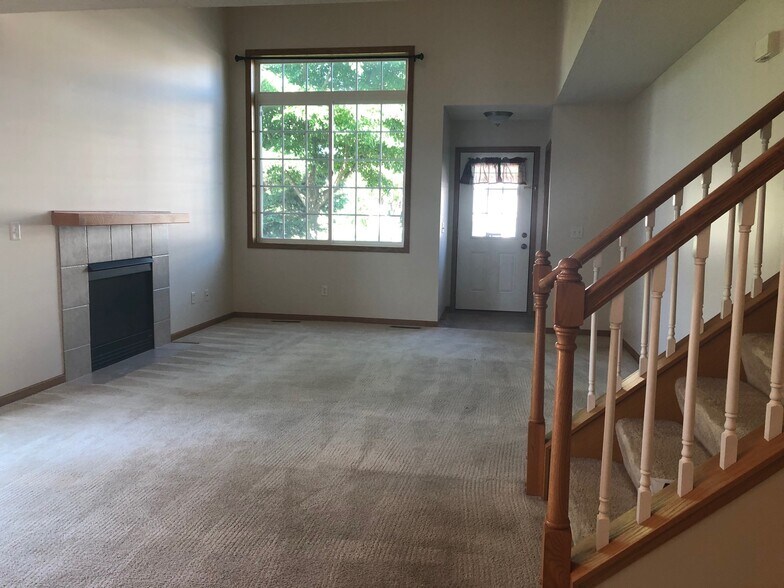 Building Photo - 2457 Yellowstone Dr