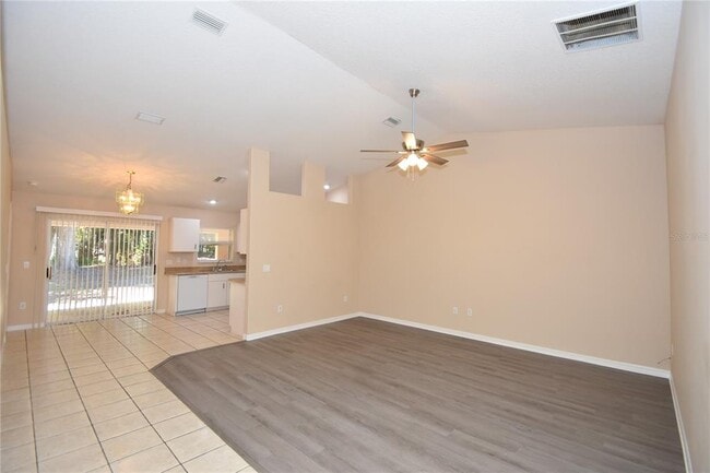 Building Photo - 8 Regency Dr