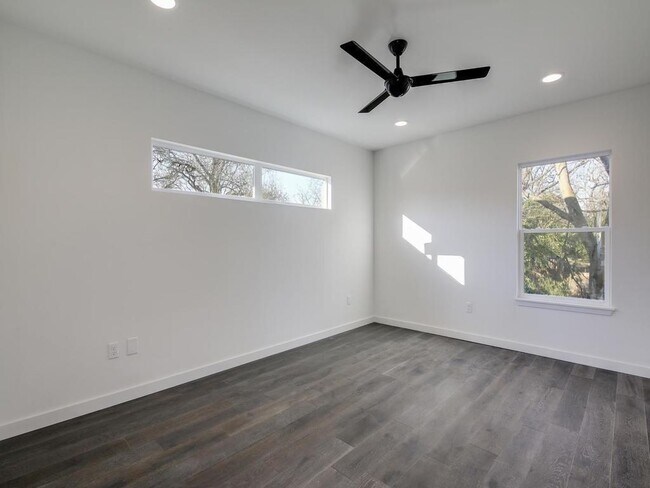 Building Photo - 5600 William Holland Ave