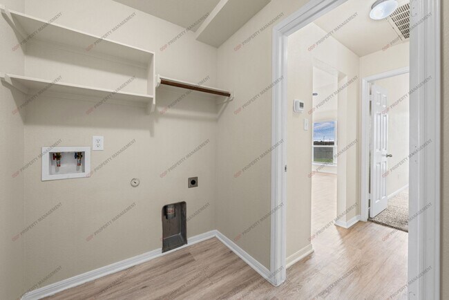Building Photo - 7811 Redbrush