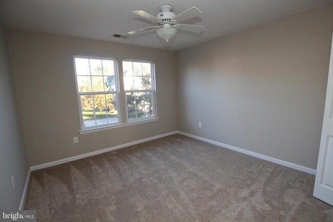 Building Photo - 10023 Iron Pointe Dr