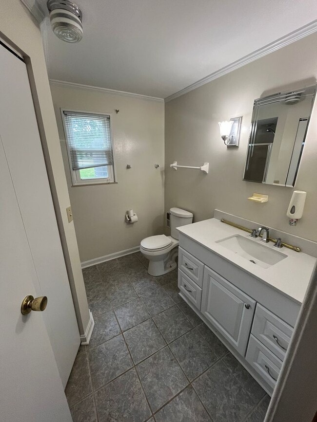 Building Photo - Country Feel