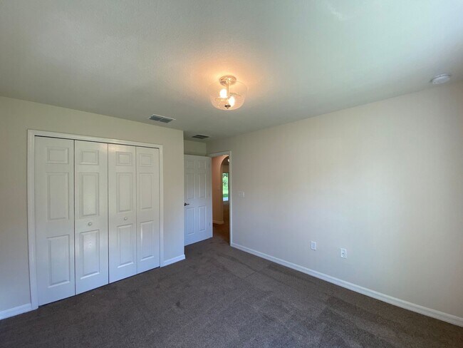 Building Photo - Great new rent on 4/2! Desirable SW Ocala Neighborhood 4/2/2 *WON'T LAST*