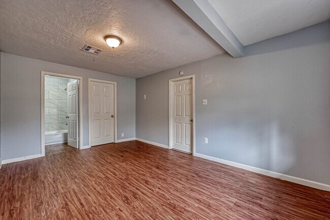 Building Photo - 5431 Willow Glen Dr