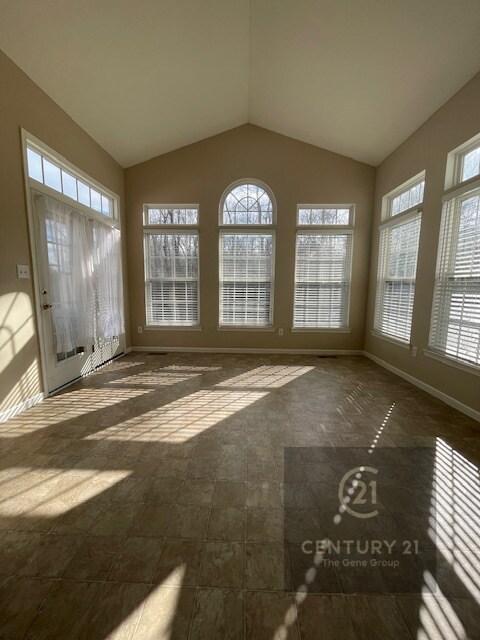 Building Photo - 3572 Park Crest Ln