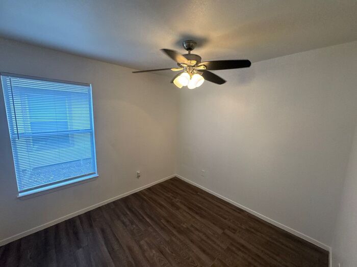 Building Photo - 2806 James Rd