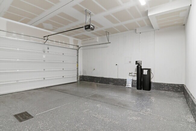 Building Photo - Experience refined living in this beautifully appointed 3-bedroom, 2.5-bathroom townhome spanning...