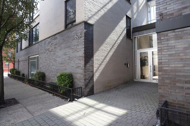 Building Photo - 505 4th St