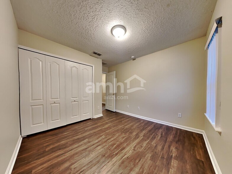 Building Photo - 11374 Brian Lakes Dr