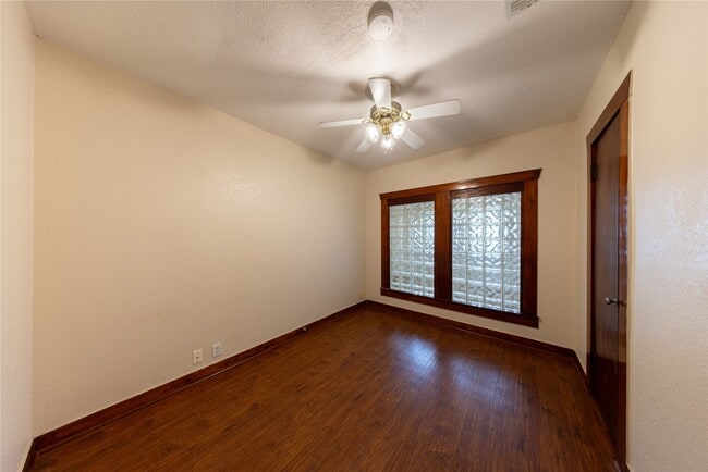 Building Photo - 1229 W 21st St