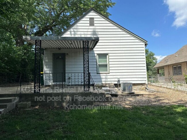 Building Photo - 4045 S Minnie St