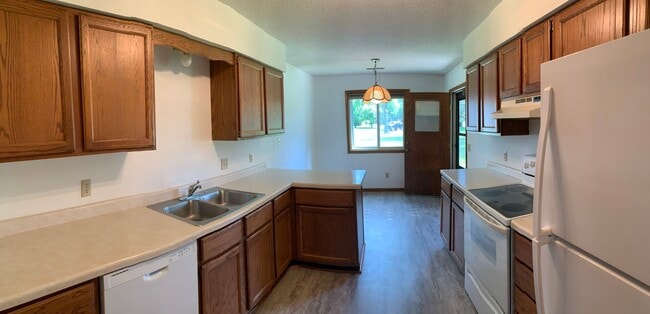 Building Photo - 201 Heather Ln